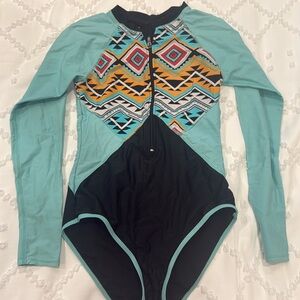 Long sleeve swim suit